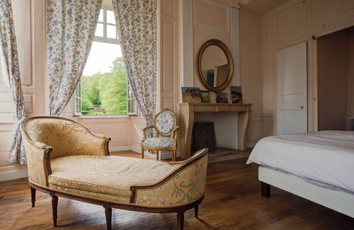 Villegusien-le-Lac Otro | Magnificent château between Burgundy and Haute-Marne with park and swimming pool.