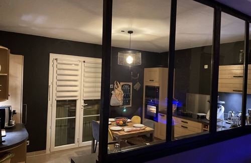 Uchaux Villa | Encantadora villa con piscina en el corazón del bosque forestal de Uchaux