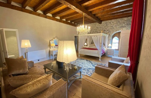 Cruet Cama Y Desayuno | Magnifique Ensemble de Chambres Dans un Château