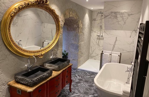 Cruet Cama Y Desayuno | Magnifique Ensemble de Chambres Dans un Château