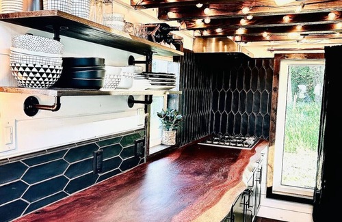 Burbank Apartamento | Magnolia Tiny House: Private Hot Tub, Lovely Views