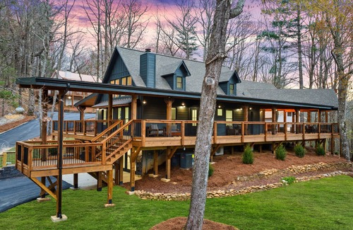 Blairsville Casa | Main-floor mountain view suite with firepits, deck, & lounge