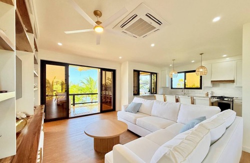 Roatan Villa | Main House @ Pacific Pearl, Milton Bight