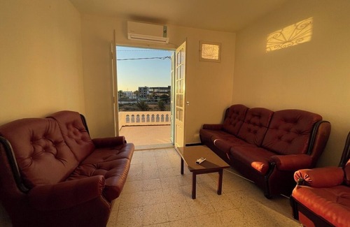 Al Marsa Casa | Maison élégante S+2 près de la plage : un havre de paix.