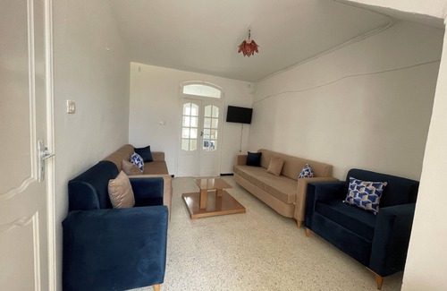 Al Marsa Casa | Maison élégante S+2 près de la plage : un havre de paix.