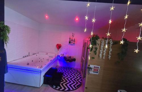 Brachy Hotel | Maison équipée avec petit déjeuner gratuit - balnéo- sauna - siège massant et pièce secrète