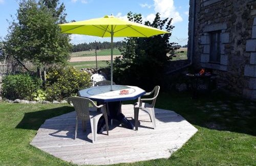 Saugues Casa | Maison Ancienne au Calme avec Cheminée et Équipements Bébé, Proche de Saugues - FR-1-582-127