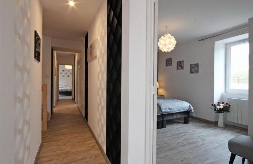 Le Cercueil Casa | Maison authentique rénovée 7ha, étang, confort moderne, idéal pour familles, animaux acceptés - FR-1-497-53