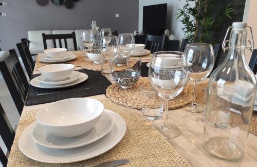 Lesigny Villa | Maison avec Jardin - 10 pers - Proche Paris Disney & Golf - Idéal Pro & Familles