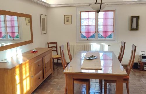 Pont-l'Abbe Casa | Maison classée 3 étoiles, grand jardin clos au calme Proche centre ville, 10 min des plages