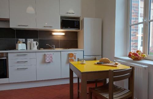 Crucey-Villages Casa | Maison de Charme à la Campagne avec Jardin, Billard, Baby-foot et Terrasse en Teck - FR-1-581-135