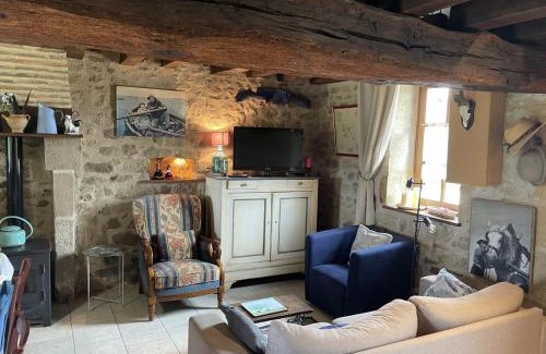 Bourbon-l'Archambault Casa | Maison de ferme restaurée avec pêche incluse et animaux acceptés - FR-1-489-293