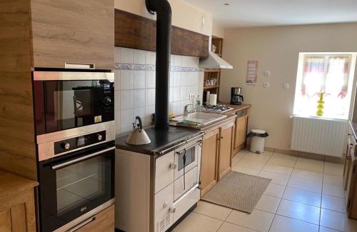Mazirat Casa | Maison de ferme paisible avec vue sur vallée, draps inclus - FR-1-489-385