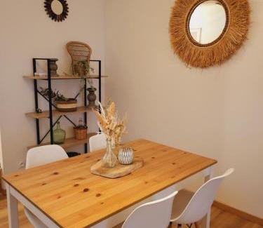 Viviers-les-Montagnes Apartamento | Maison de village à la décoration bohème jusqu'à 6 personnes