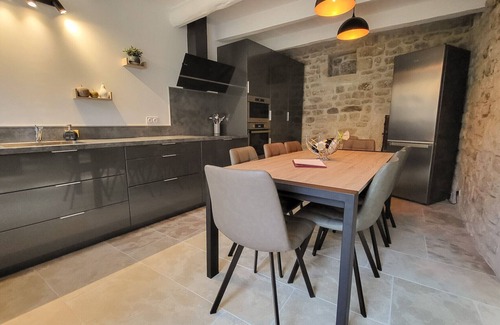 Saint-Restitut Chalet De Esquí | Maison de village, avec piscine, Saint-Restitut