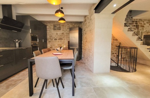 Saint-Restitut Chalet De Esquí | Maison de village, avec piscine, Saint-Restitut