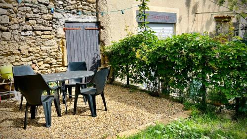 Loupian Casa | Maison de village avec jardin à 3 km des plages.