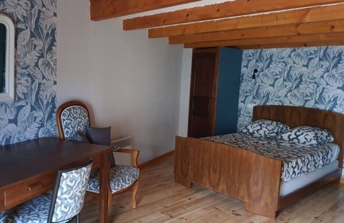 Vic-le-Comte Casa | Maison de Village F2 60m² Avec Cour Fermée