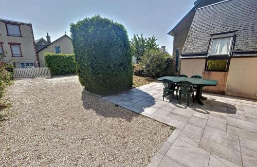 Saint-Pair-sur-Mer Casa | Maison de Ville avec Jardin Clos à 250m des Commerces et Proche de la Mer - FR-1-361-358