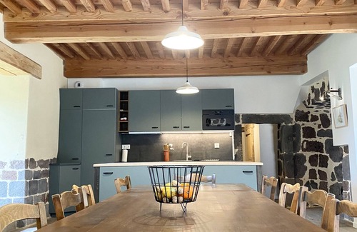 Vergezac Otro | Maison Forte du XVI -ème Siècle Entre les Gorges de la Loire et Allier