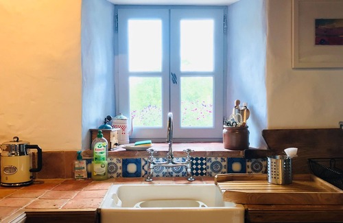Saint-Antonin Noble Val Casa | Maison D’Artist, 5 minutes from St Antonin Noble Val with Swimming River & Pools