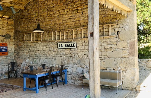 Saint-Antonin Noble Val Casa | Maison D’Artist, 5 minutes from St Antonin Noble Val with Swimming River & Pools