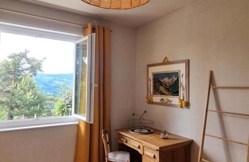 Saint-Georges-en-Couzan Casa | Maison spacieuse avec jardin et vue panoramique - Animaux acceptés - FR-1-496-291