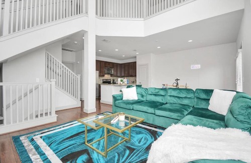 Memorial Casa | Majestic 3 story townhome w/ Pool/Garage/King bed