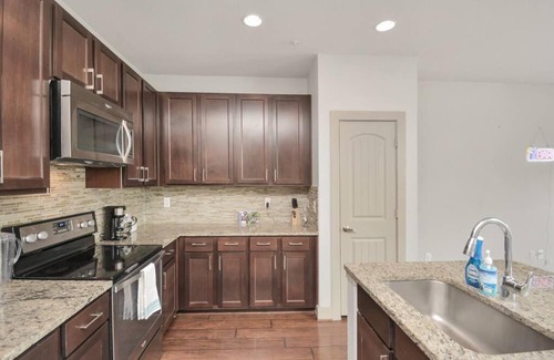 Memorial Casa | Majestic 3 story townhome w/ Pool/Garage/King bed