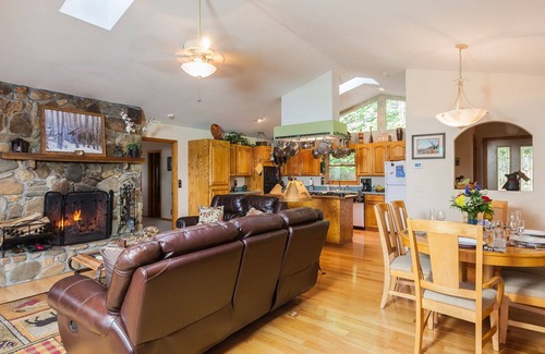 Upper Peachtree Cabina | EAGLES NEST HiDEAWAY - CABINA DE LUJO, VISTAS ESPECTACULARES, TINA CALIENTE, PRIVACIDAD TOTAL