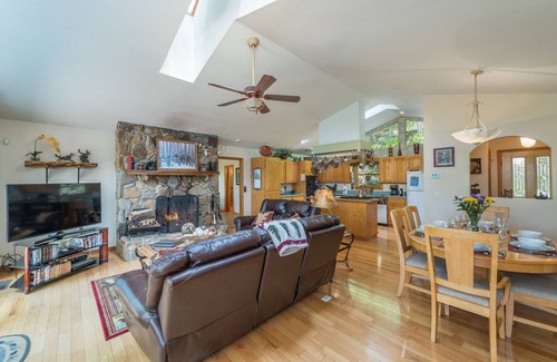 Upper Peachtree Cabina | EAGLES NEST HiDEAWAY - CABINA DE LUJO, VISTAS ESPECTACULARES, TINA CALIENTE, PRIVACIDAD TOTAL