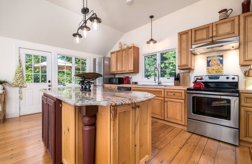 Brookfield Casa | 1905 Remodelado Nueva Inglaterra Cape Quintessential Connecticut Countryside Getaway