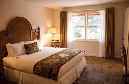 Volcano Hotel | Making The Best Memories Along The Way! Three Comfy Units, Free Parking!