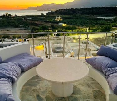 Makry Gialos Apartamento | MakryGialos Rooftop Escape at Lagada Resort