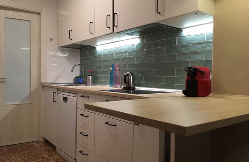 Torre de Benagalbon Apartamento | Malaga: WIFI, A/C, primera linea de playa, piscina, tenis, espectaculares vistas frontales y despejadas al mar