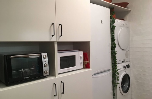 Torre de Benagalbon Apartamento | Malaga: WIFI, A/C, primera linea de playa, piscina, tenis, espectaculares vistas frontales y despejadas al mar