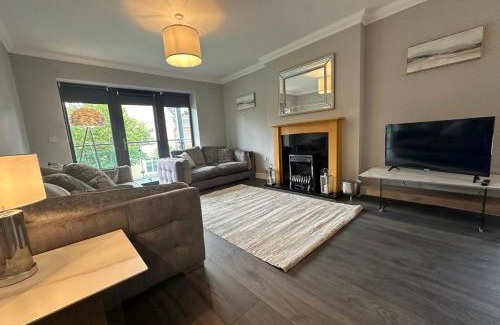 Sutton Cross Apartamento | Malahide Dublin Airport Superior Large Serviced Apartment - Sleeps 6