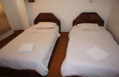 Vang Vieng Hotel | Malany Villa 2