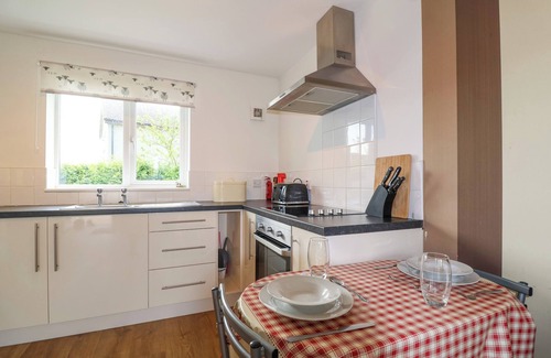 Highbridge Cabaña | MALLARD, pet friendly, with a garden in Highbridge