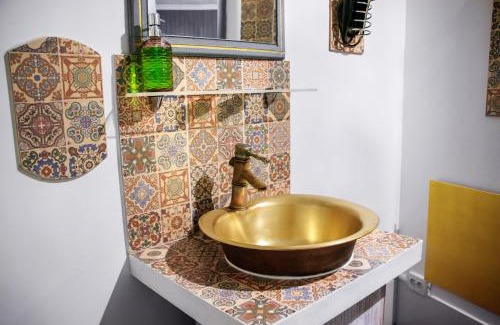 Dnipro Hotel | MAMBA HOTEL - готель в укритті