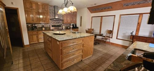 Manchester Casa | Manchester Georgia Mountain estate with 10000 sqft panoramic views - 13 bedrooms, theater, pool table, event room and multiple gathering areas - Sleeps 30