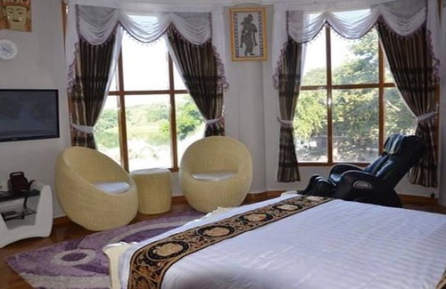 Mandalay Hotel | Mandalay Kandawgyi Inn