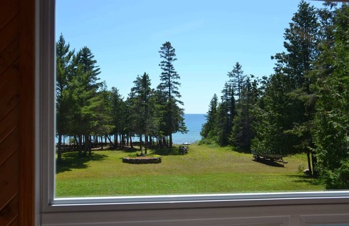 Manitoulin District Casa | Manitoulin Waterfront Cottage on Lake Huron - With Sauna