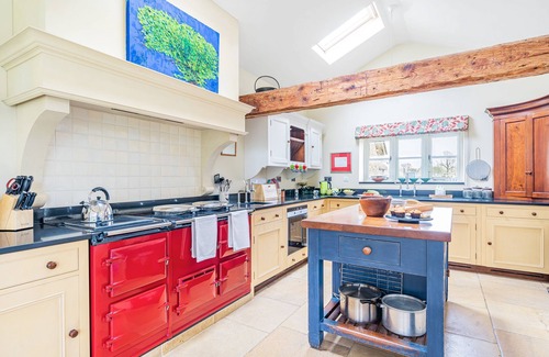 Zeals Cabaña | Manor Farm House sleeps 5 guests in 3 bedrooms