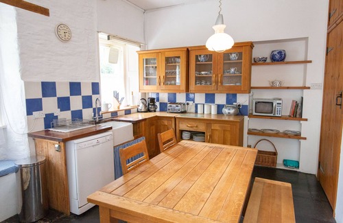 Polperro Casa | Manor House con jardines, bañera de hidromasaje y vistas al mar, capacidad para 16 a 21 con cabaña