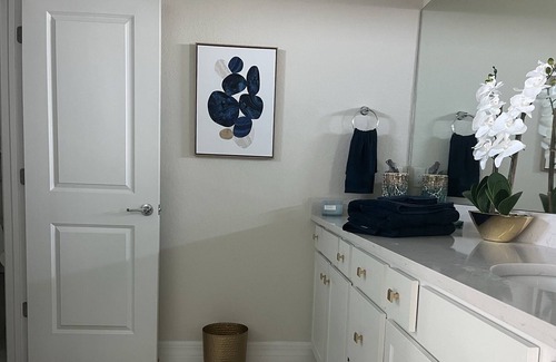 Lauderdale Lakes Cabaña | Manor on the lake