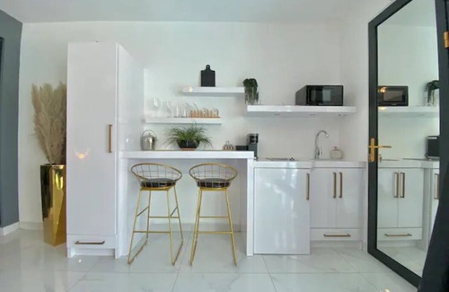 Marias Apartamento | Mar Suite W/ Private-heated Pool &King bed-2Adults