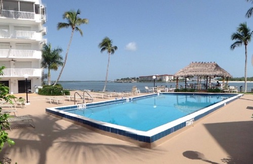 Isles of Capri Condominio | Marco Tower Condo en IsIes of Capri - Privado y Pacífico