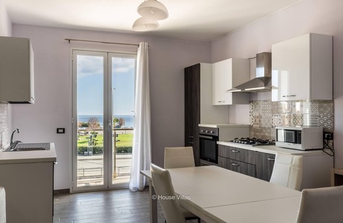 Avola Apartamento | Maric in Avola With 2 Bedrooms and 2 Bathrooms