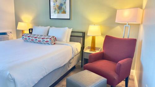 Oakland Hotel | Marina Village Inn